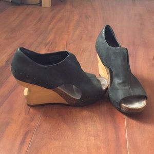 Tsubo wooden wedge heels with unique cut-out shape